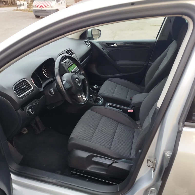 VW Golf 1.6 TDI, снимка 14 - Автомобили и джипове - 49027596