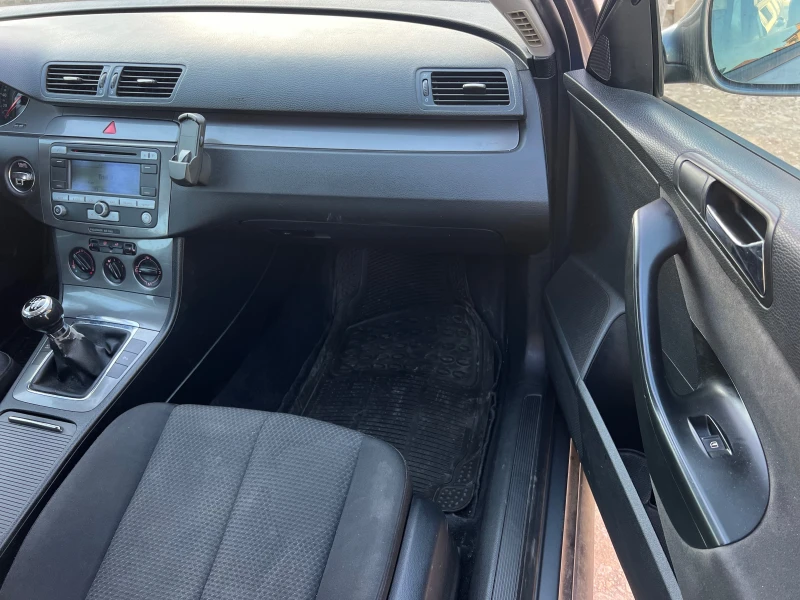 VW Passat 2.0TDI NAVI/PODGREV/6sk/KLIMATIK/UNIKAT, снимка 12 - Автомобили и джипове - 49379140