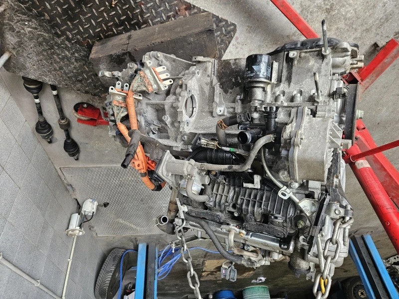 Toyota Yaris hybrid, снимка 13 - Автомобили и джипове - 50383398