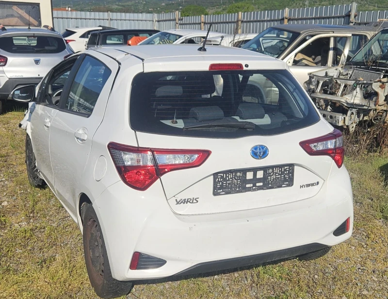 Toyota Yaris hybrid, снимка 3 - Автомобили и джипове - 50383398