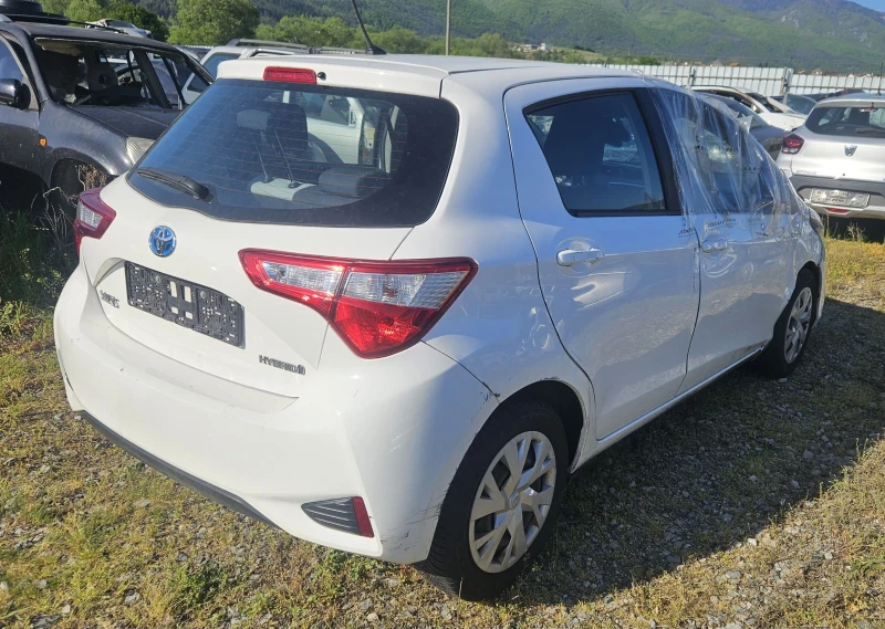 Toyota Yaris hybrid, снимка 11 - Автомобили и джипове - 50383398