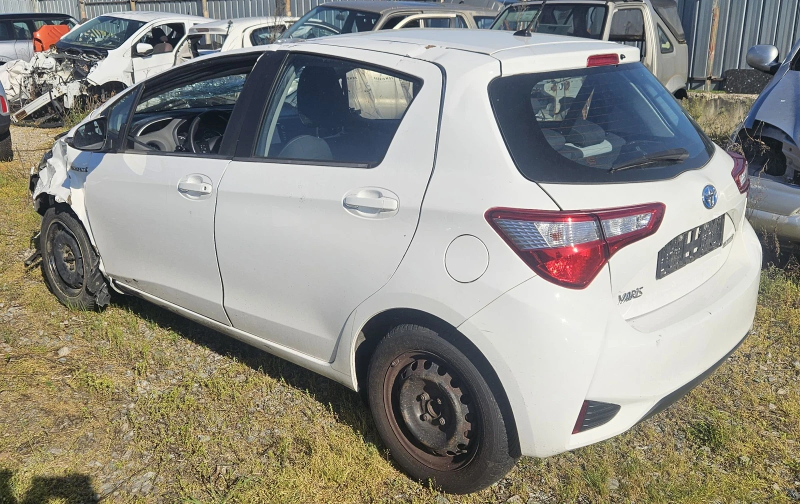Toyota Yaris hybrid - изображение 8