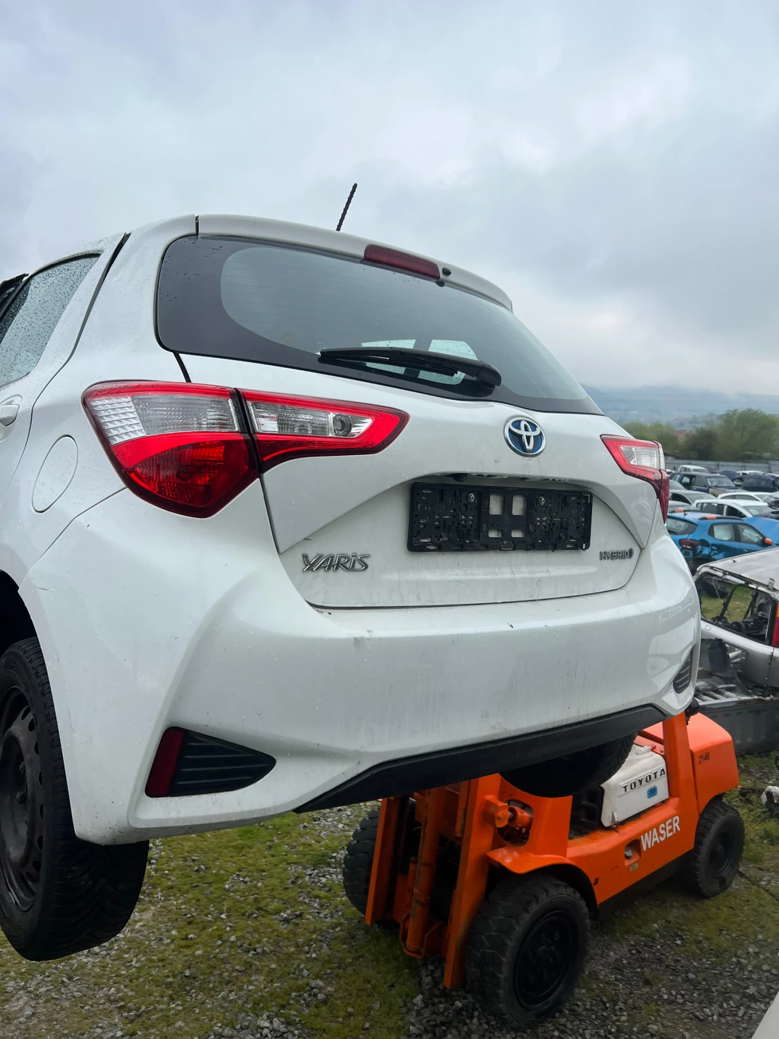 Toyota Yaris hybrid - изображение 9