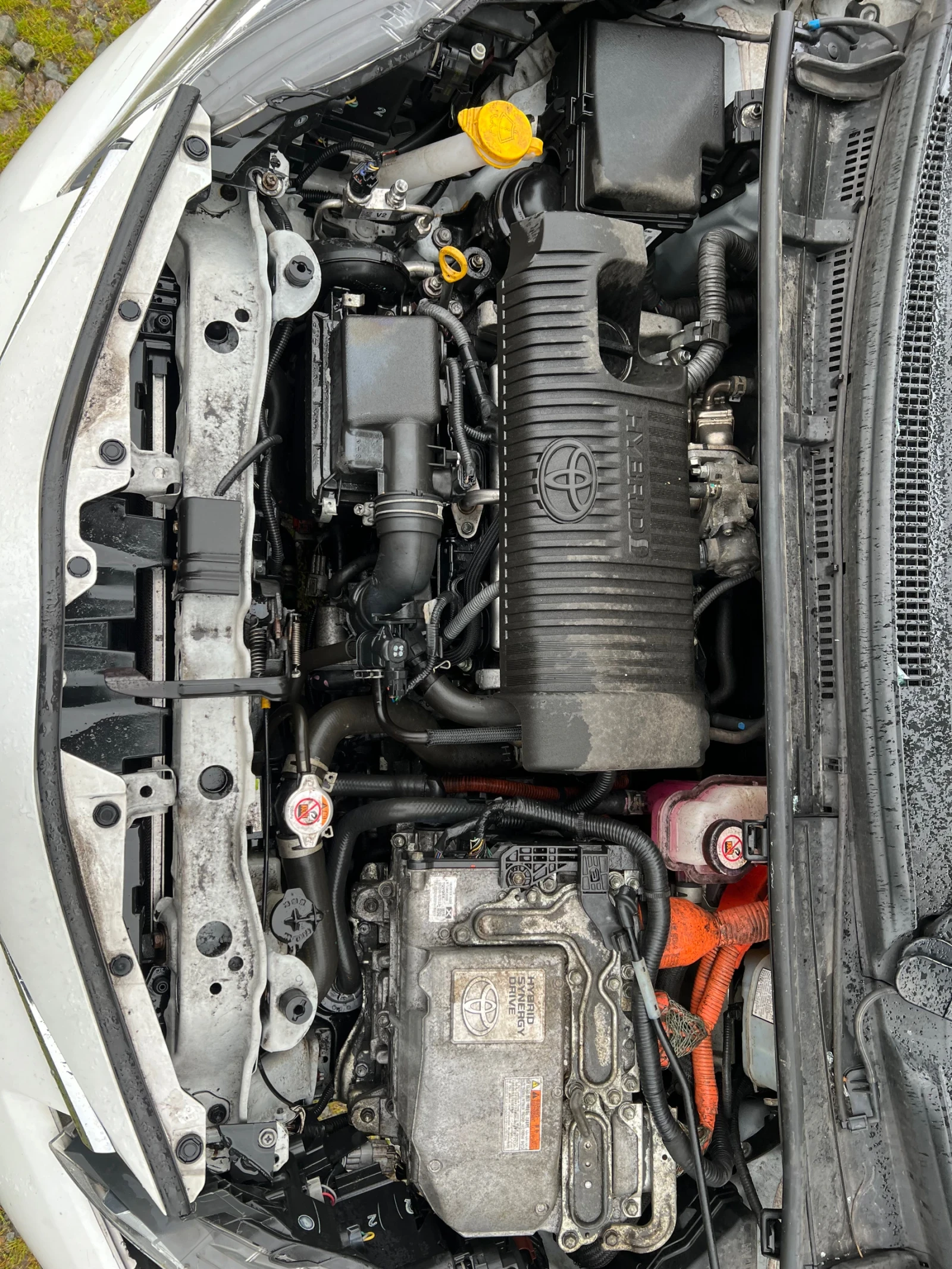 Toyota Yaris hybrid - изображение 8