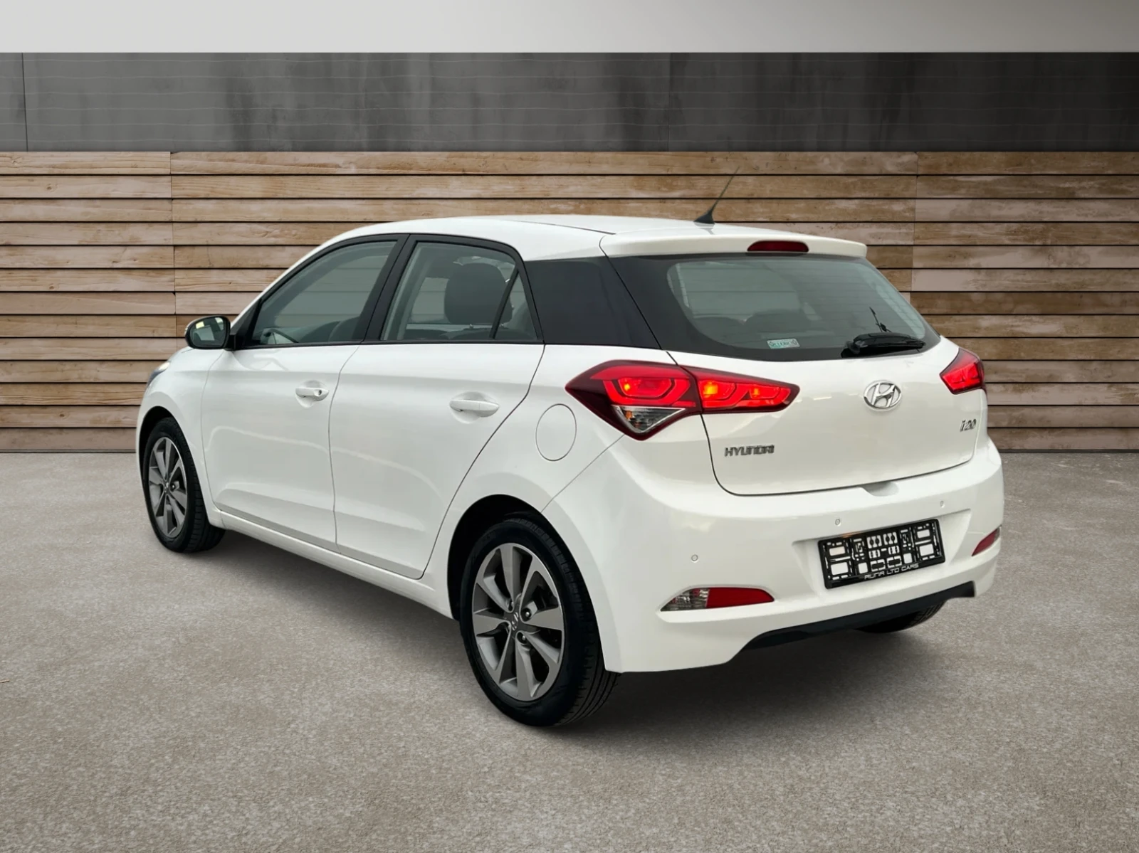 Hyundai I20 1.2i 138000km LED Алуминиеви джанти Парктроник  - изображение 4