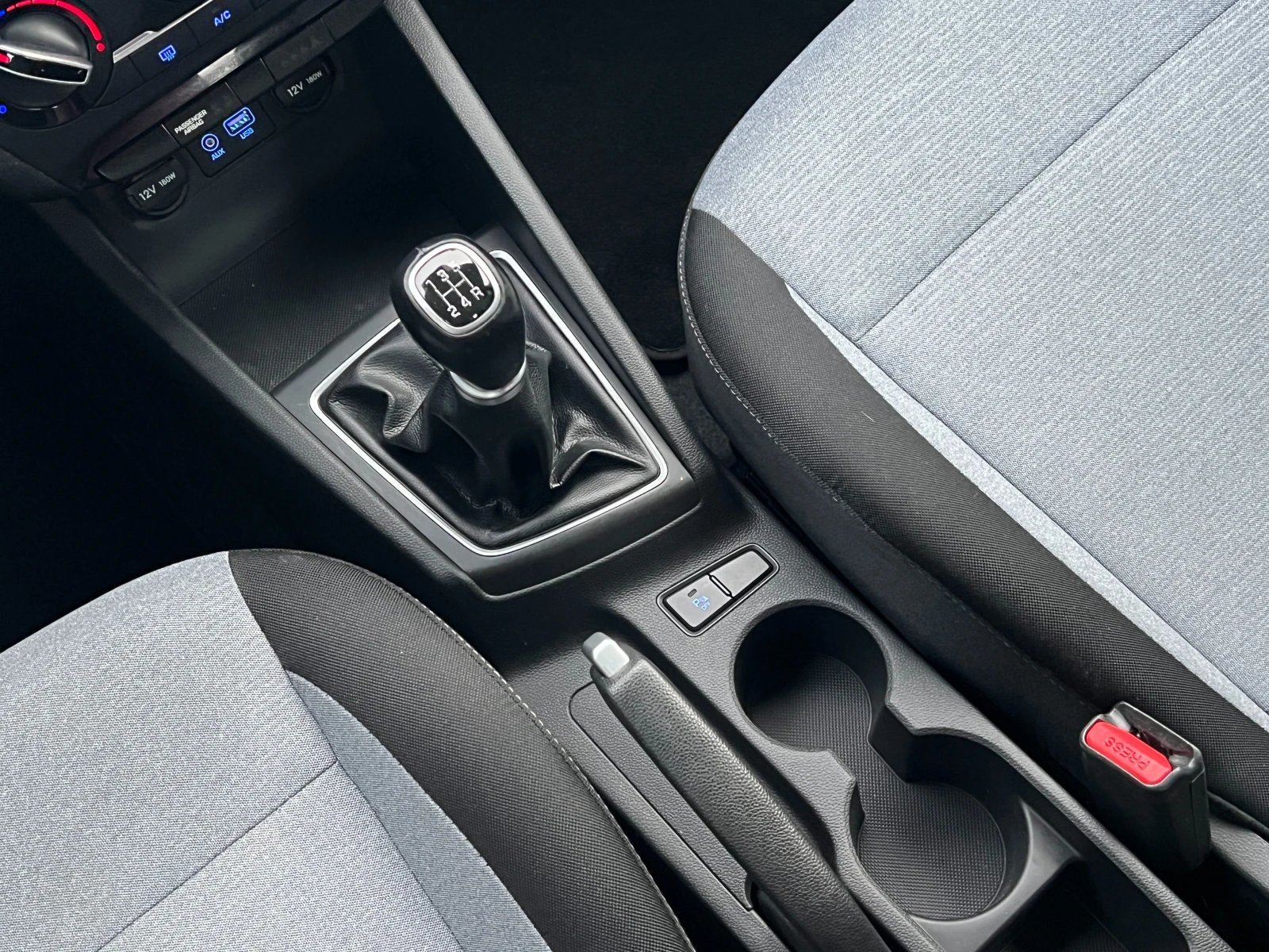 Hyundai I20 1.2i 138000km LED Алуминиеви джанти Парктроник  - изображение 10