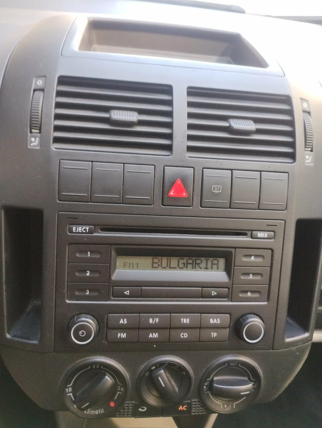 VW Polo 1.4 80к.с. Перфектна  - изображение 8