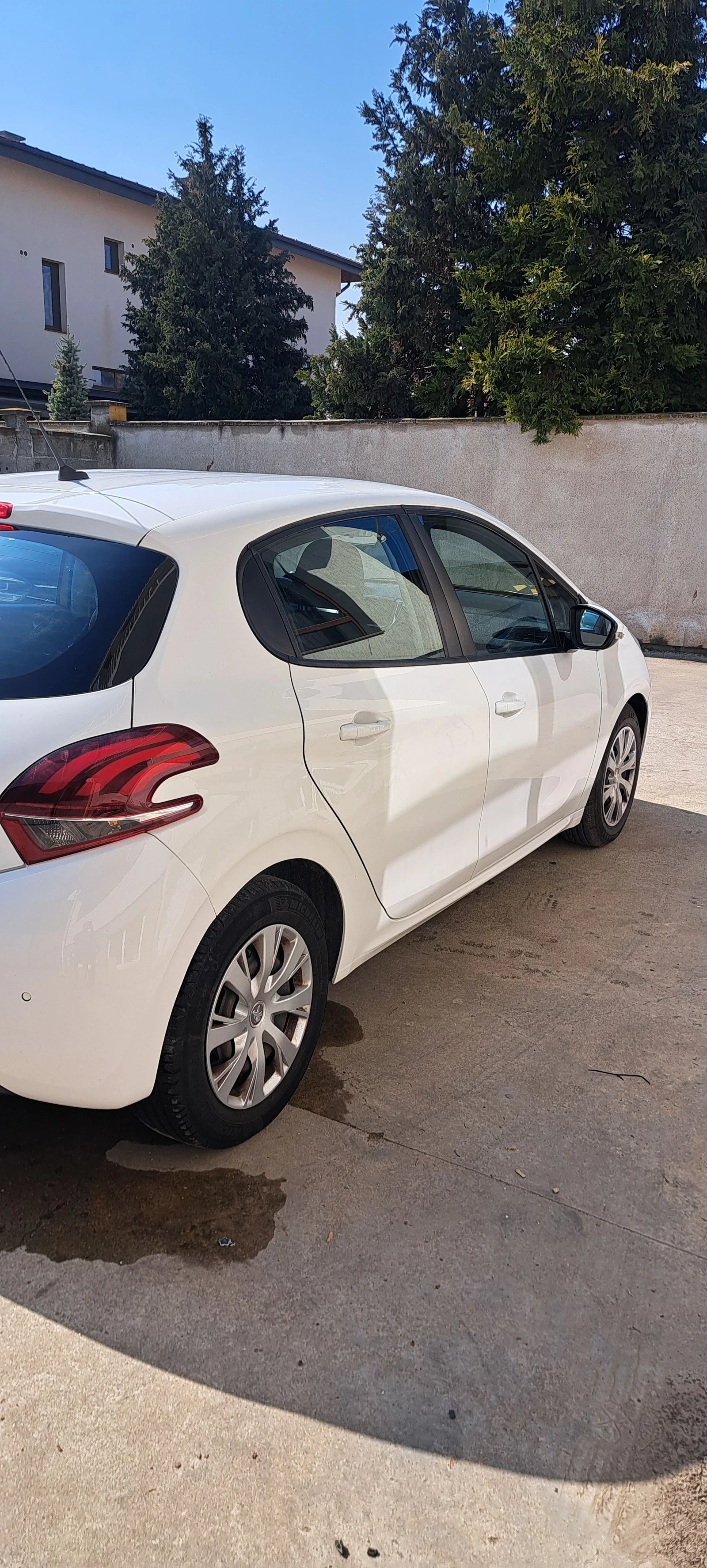 Peugeot 208 1.5HDI, снимка 5 - Автомобили и джипове - 53711756