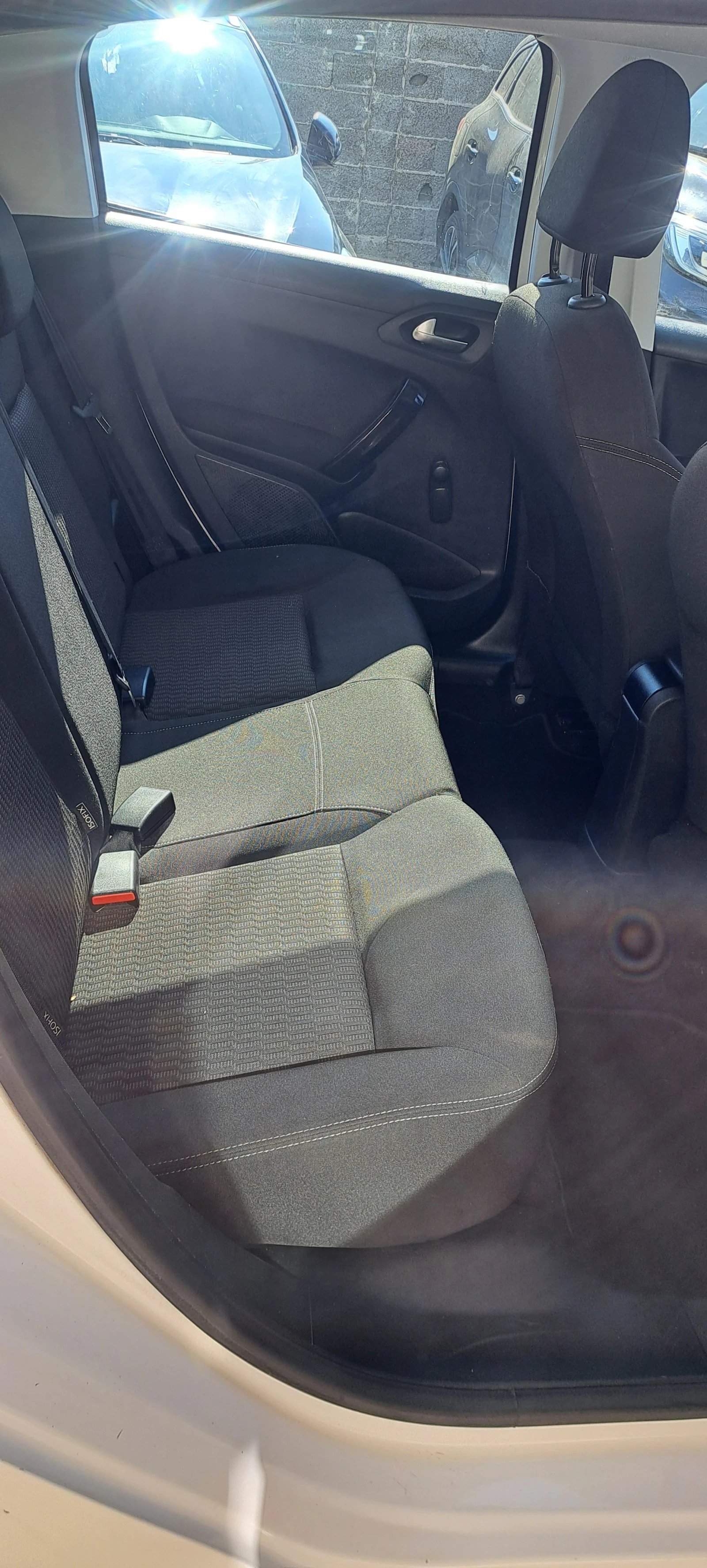 Peugeot 208 1.5HDI, снимка 9 - Автомобили и джипове - 53711756