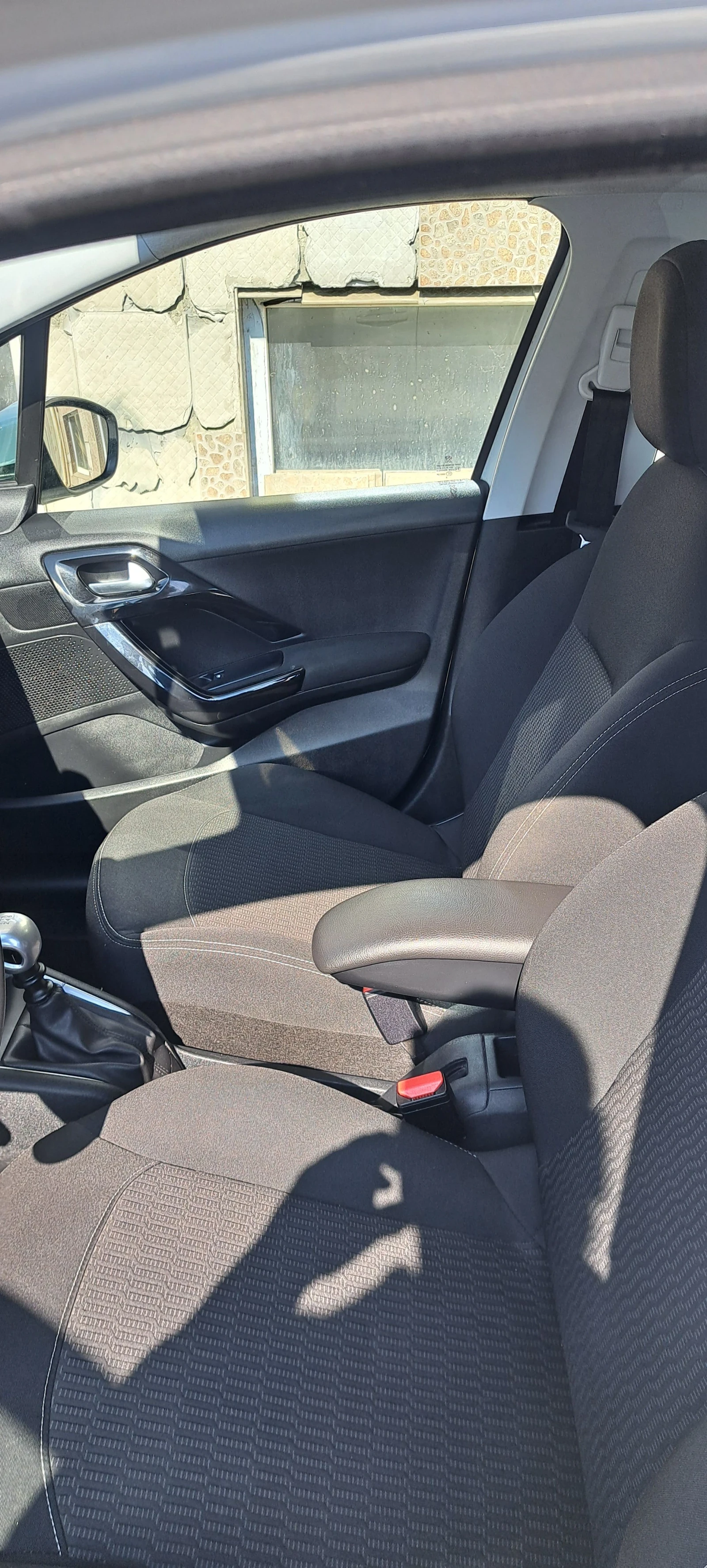 Peugeot 208 1.5HDI, снимка 8 - Автомобили и джипове - 53711756