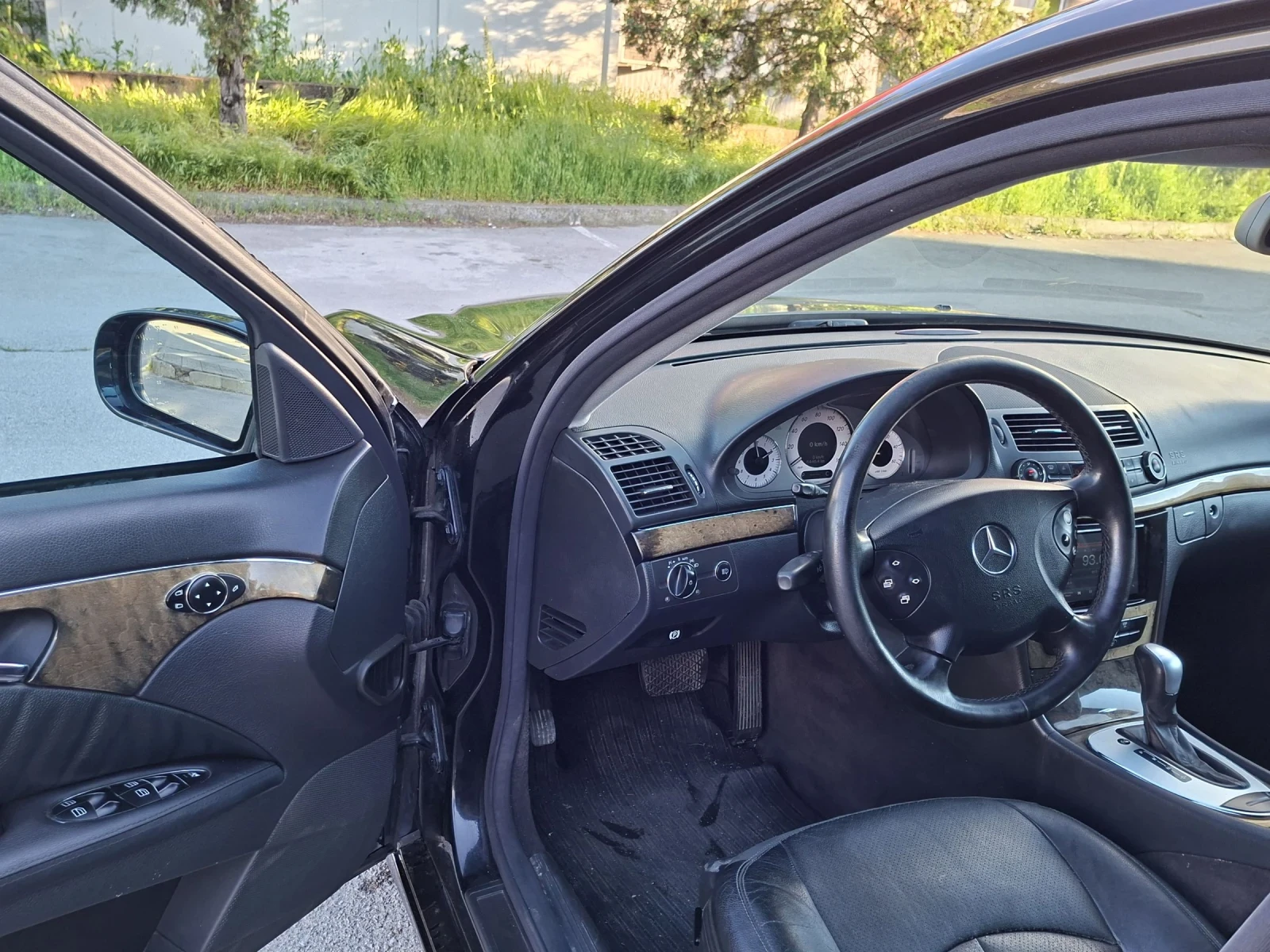 Mercedes-Benz E 320 Редови 6так, снимка 4 - Автомобили и джипове - 54651447