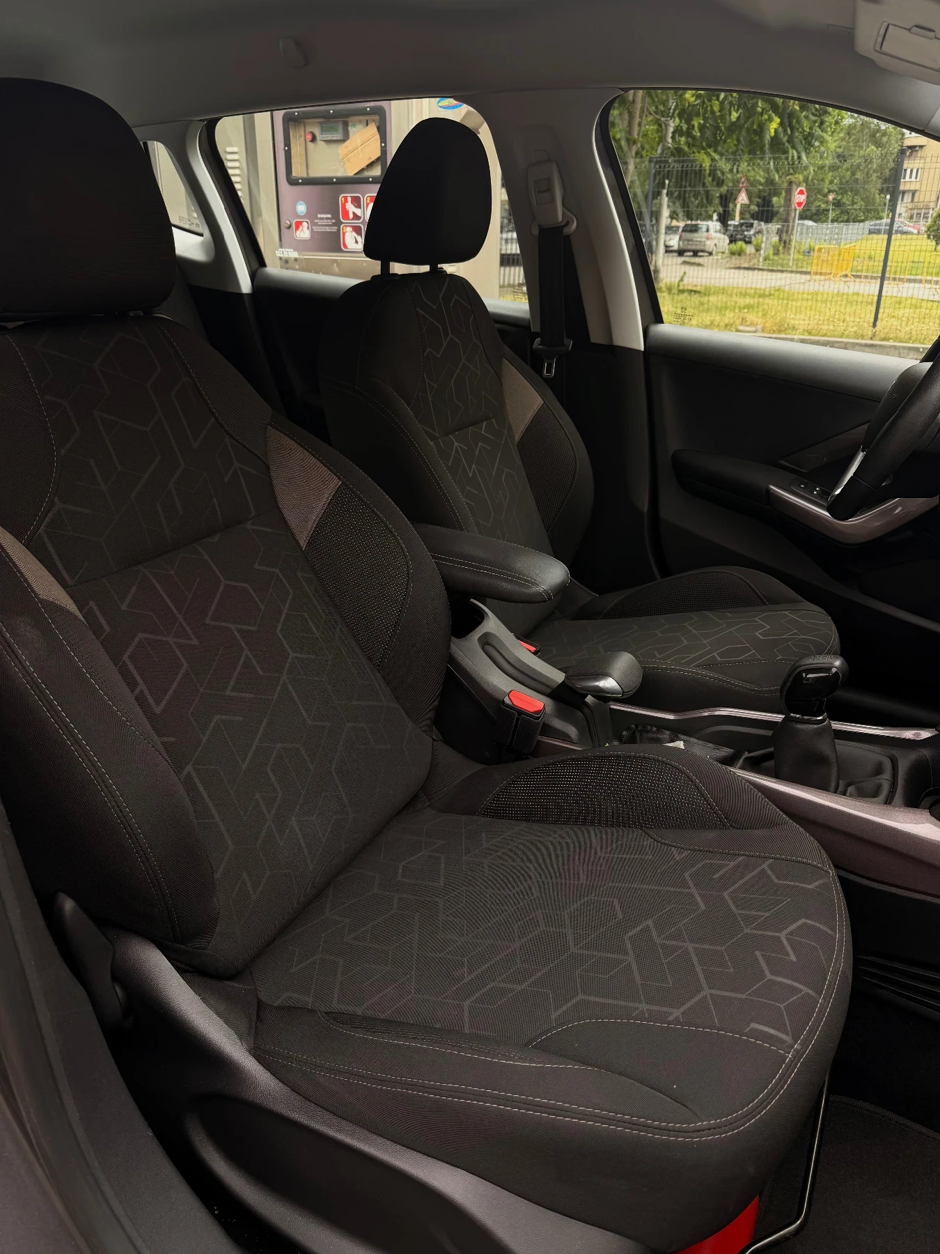 Peugeot 2008 1.6 HDI ALLURE 6B, снимка 9 - Автомобили и джипове - 55210690
