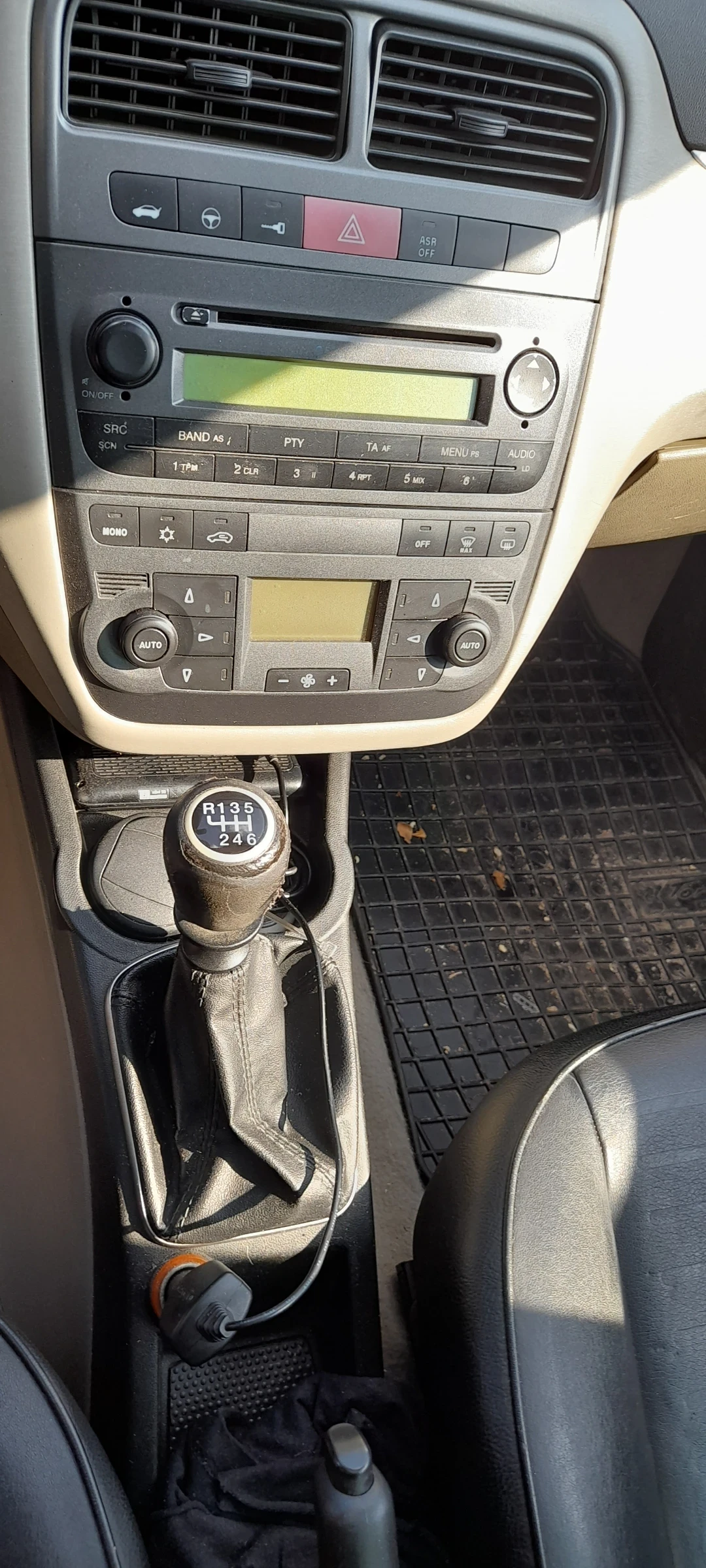 Fiat Grande Panda Хечбек, снимка 10 - Автомобили и джипове - 55416532