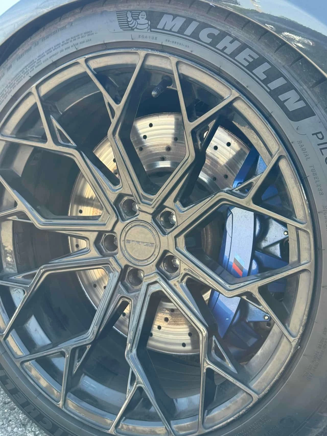 BMW M5 * COMPETITION * ДИСТРОНИК* 360 КАМЕРА* ОБДУХВАНЕ* , снимка 7 - Автомобили и джипове - 55423660