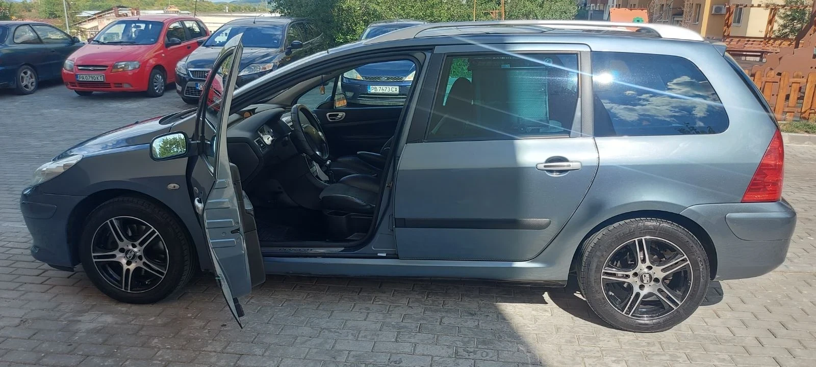 Peugeot 307 2.0HDI 136к.с ОБСЛУЖЕНА FACELIFT, снимка 2 - Автомобили и джипове - 55579458