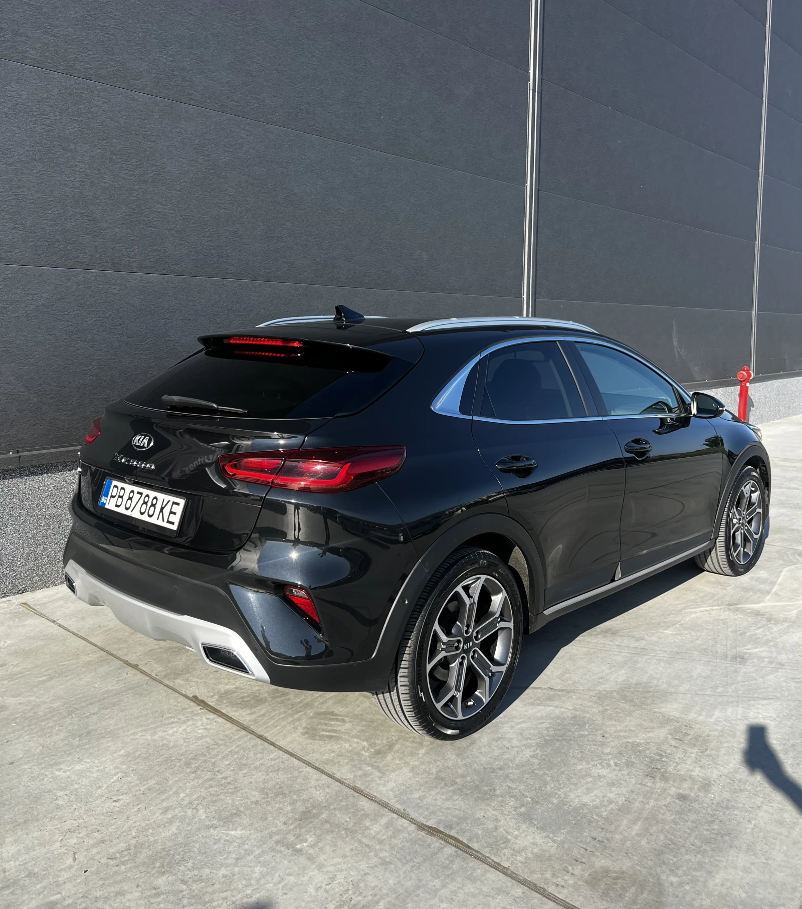 Kia XCeed Plug-In Hybrid Platinum, снимка 3 - Автомобили и джипове - 55623209