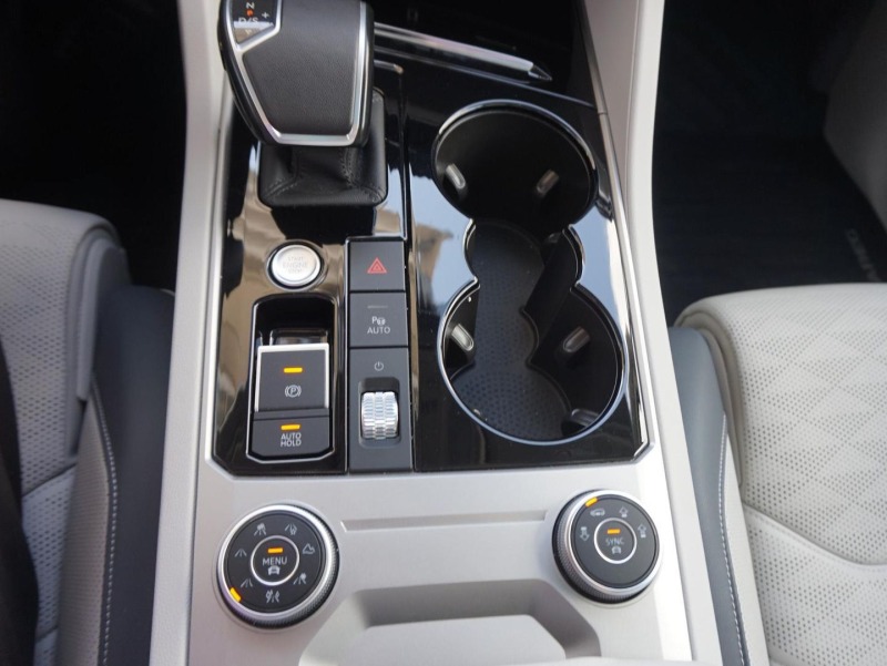 VW Touareg Elegance 3.0 V6 eHybrid 4MOTION, снимка 13 - Автомобили и джипове - 46070578