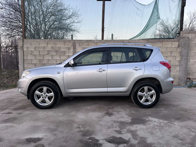 Toyota Rav4 2.2D 136кс Кожа, Нави, Keyless  , снимка 2 - Автомобили и джипове - 48731313