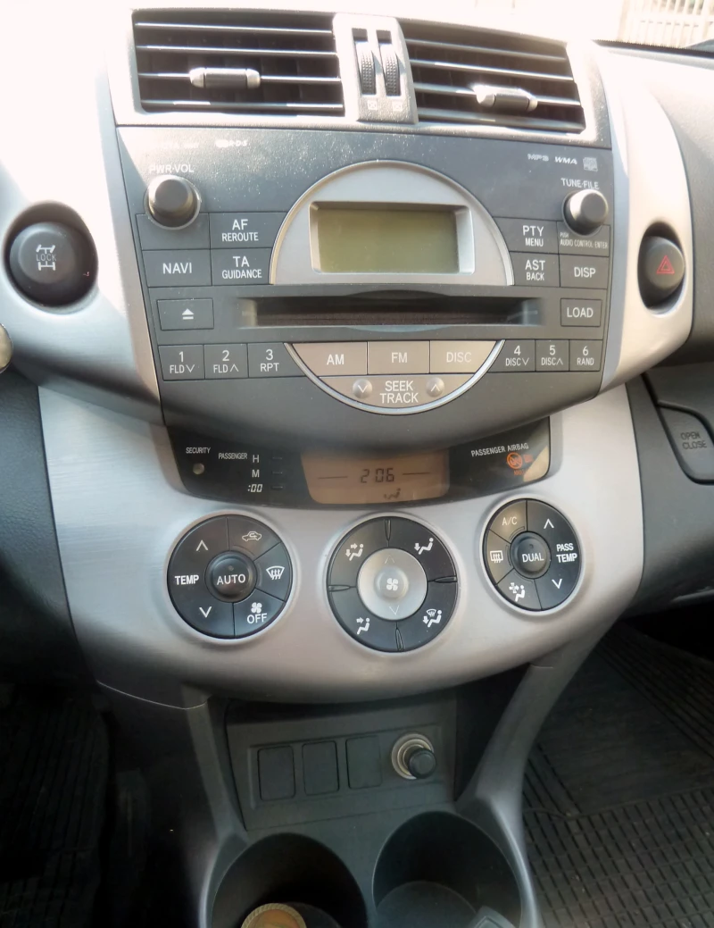 Toyota Rav4, снимка 11 - Автомобили и джипове - 49255246