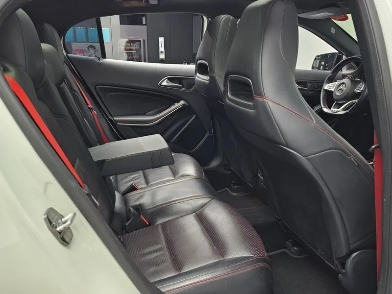 Mercedes-Benz GLA 45 AMG 4Matic, снимка 12 - Автомобили и джипове - 56067323