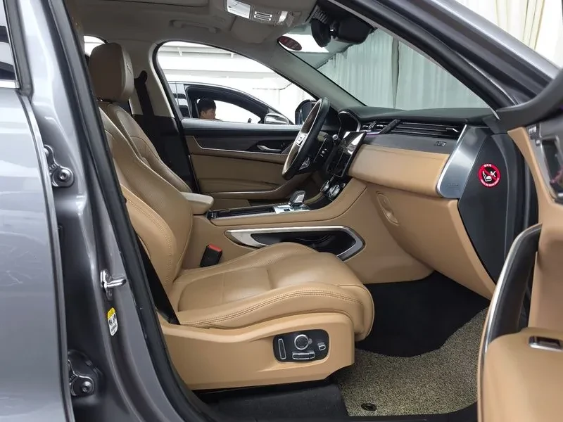 Jaguar F-PACE P 250 Se, снимка 11 - Автомобили и джипове - 56293068