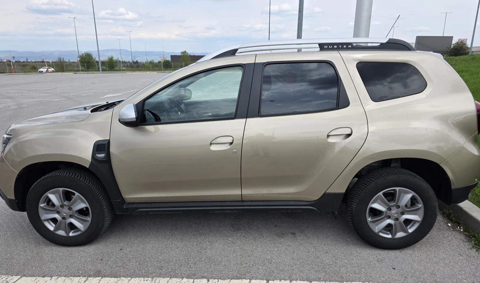 Dacia Duster 1.5 Dci Prestige, снимка 5 - Автомобили и джипове - 55135057
