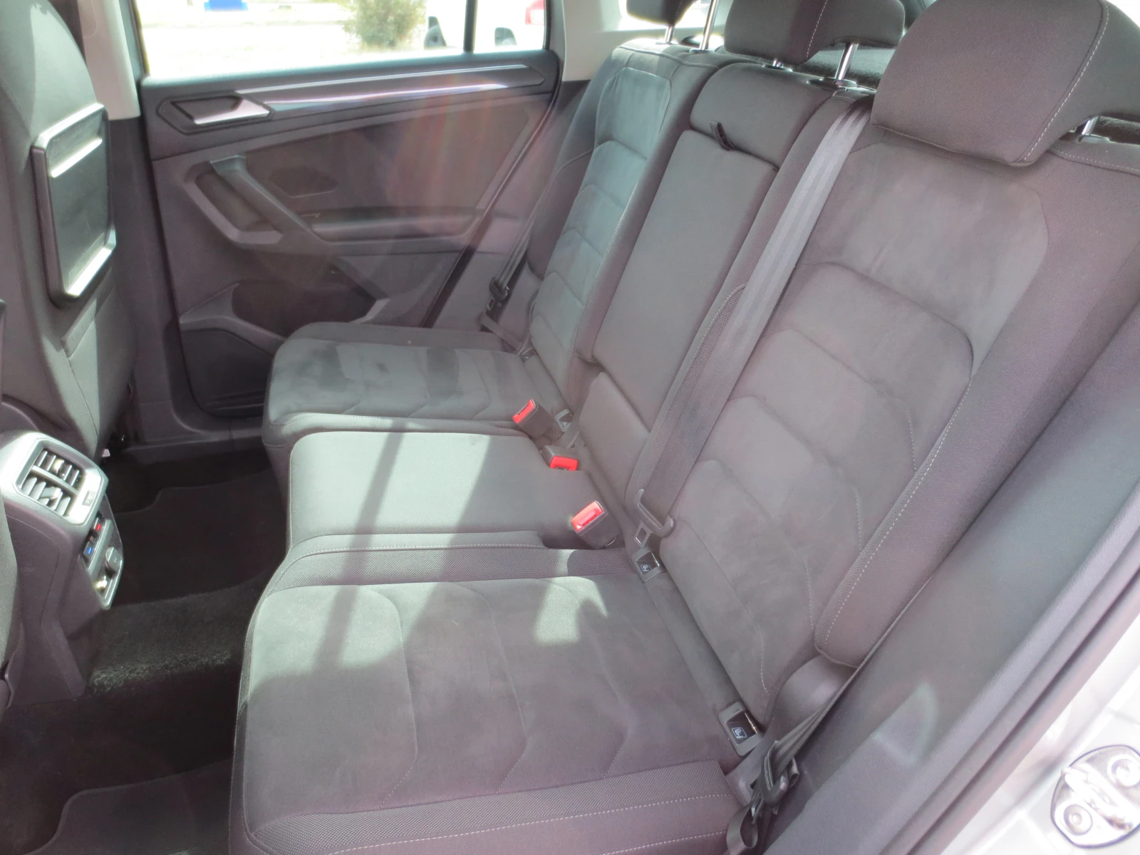 VW Tiguan 2.0 TDI , снимка 11 - Автомобили и джипове - 56542025