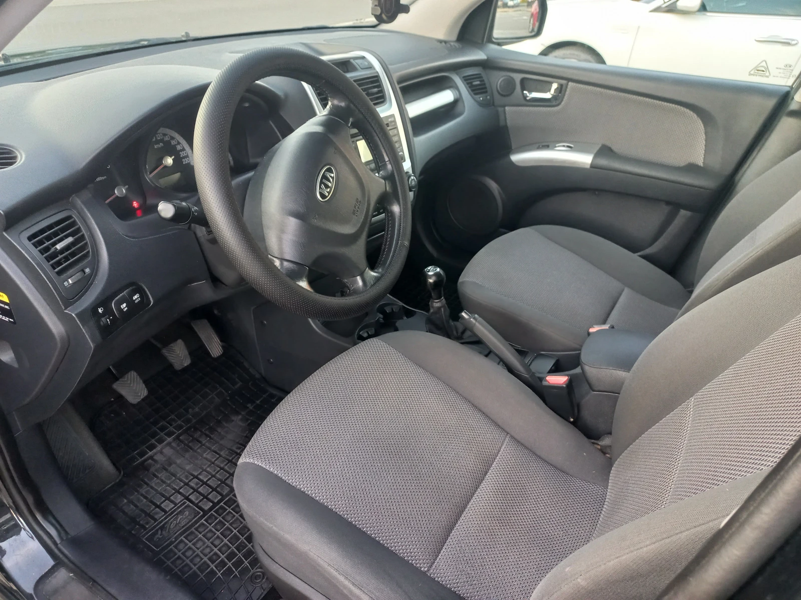 Kia Sportage 2.0 16V, снимка 8 - Автомобили и джипове - 56623840