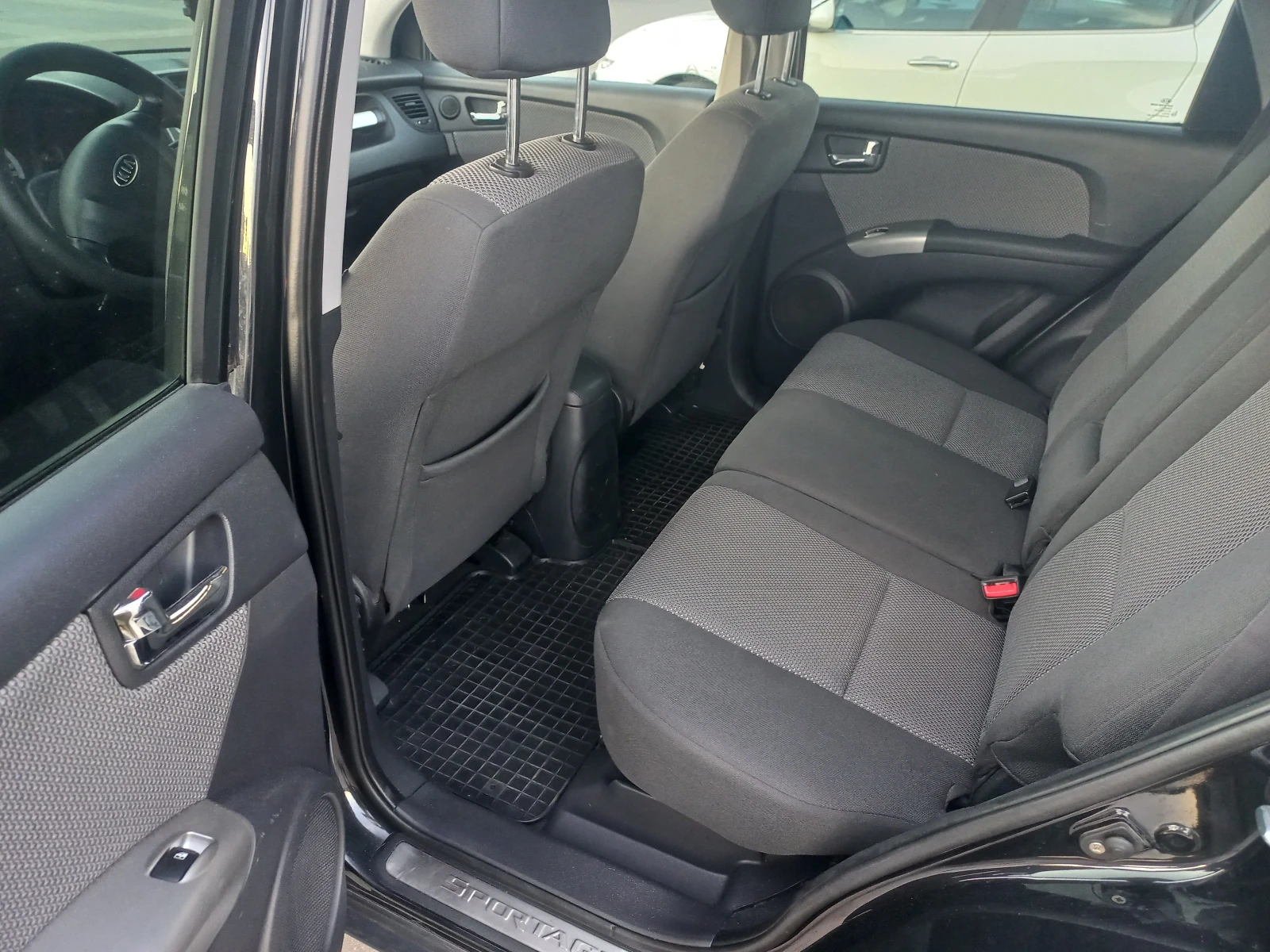 Kia Sportage 2.0 16V, снимка 9 - Автомобили и джипове - 56623840