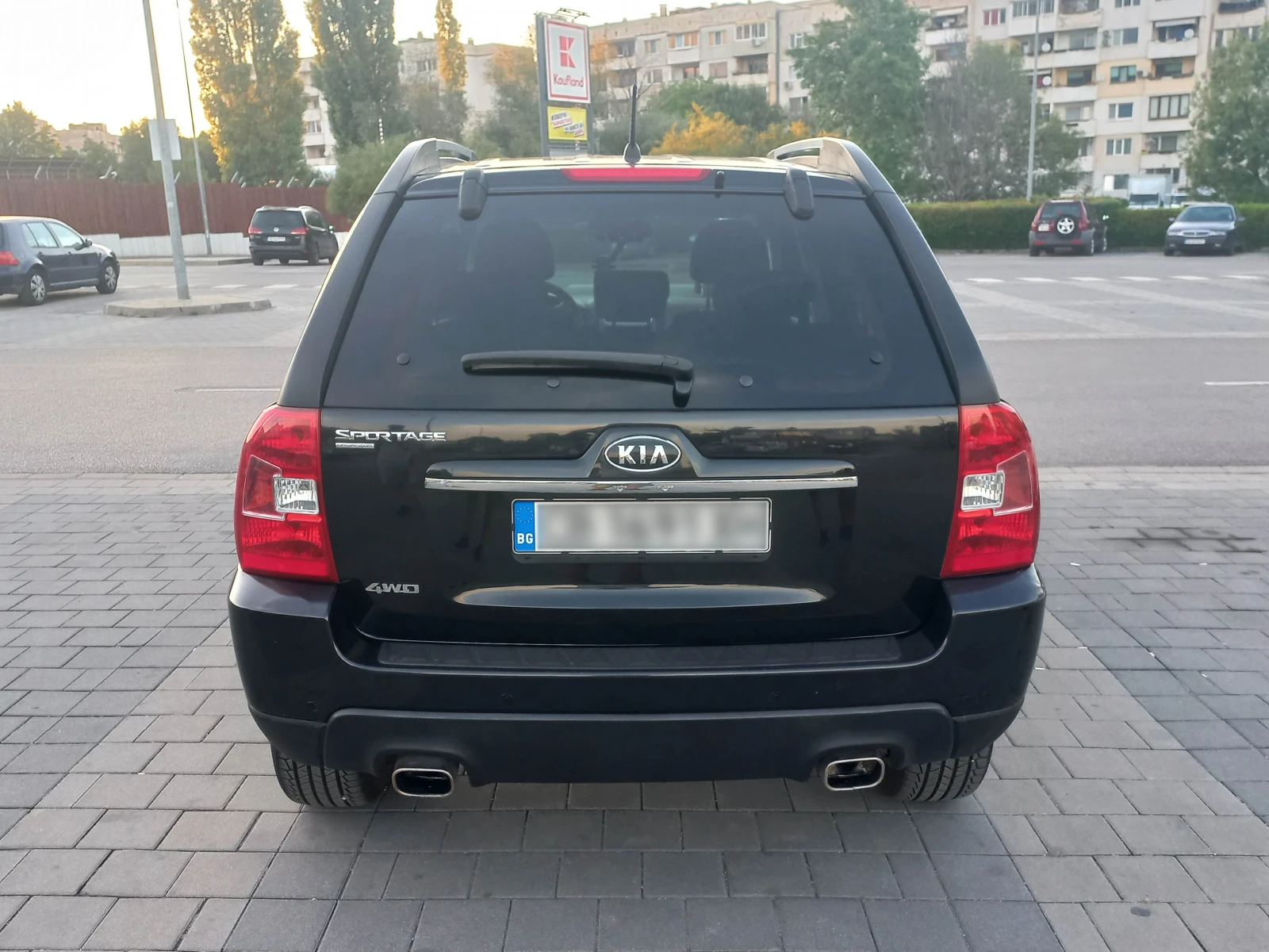 Kia Sportage 2.0 16V, снимка 4 - Автомобили и джипове - 56623840