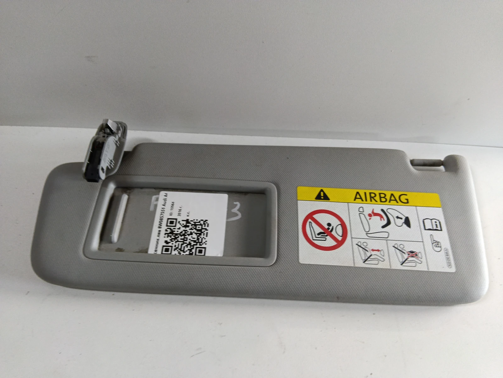 сенник ляв 8W0857551 Audi A4