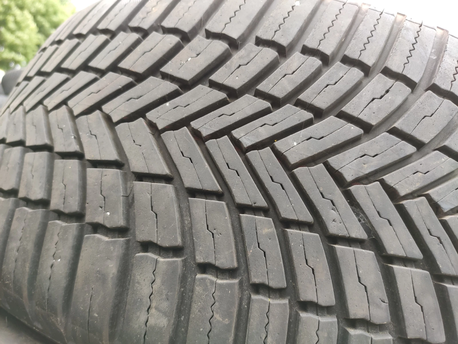 Гуми Всесезонни 225/40R19