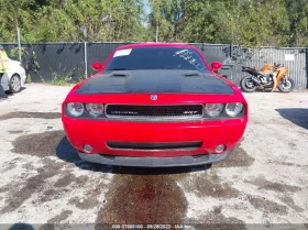 Dodge Challenger 6.1L V-8 ,    425HP Rear Wheel Drive, снимка 4