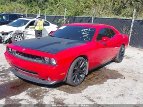 Dodge Challenger 6.1L V-8 ,    425HP Rear Wheel Drive, снимка 2