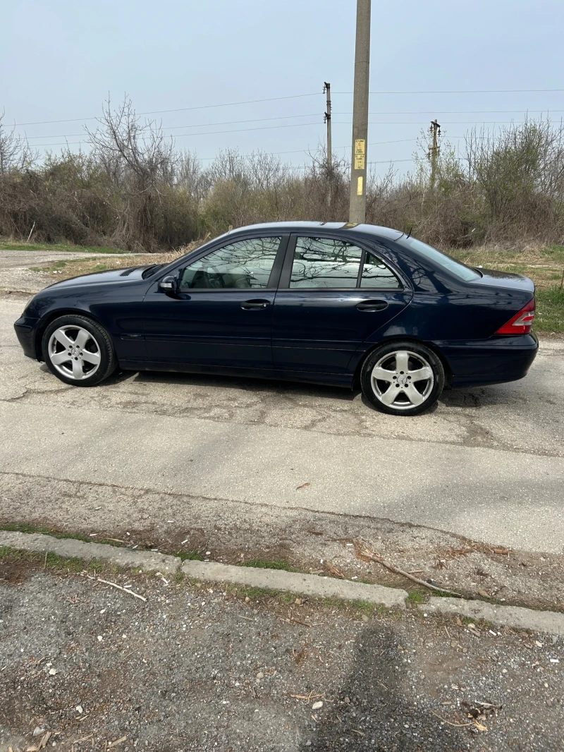 Mercedes-Benz C 220, снимка 2 - Автомобили и джипове - 49604098