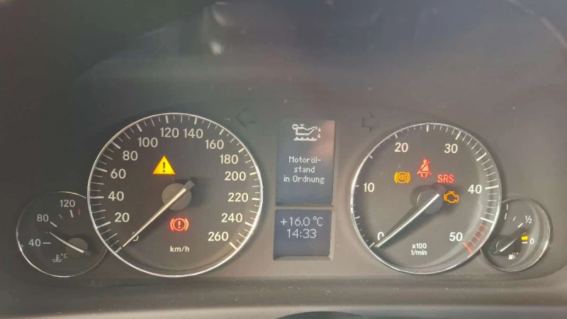 Mercedes-Benz C 220 2.2цди, снимка 8 - Автомобили и джипове - 53581333