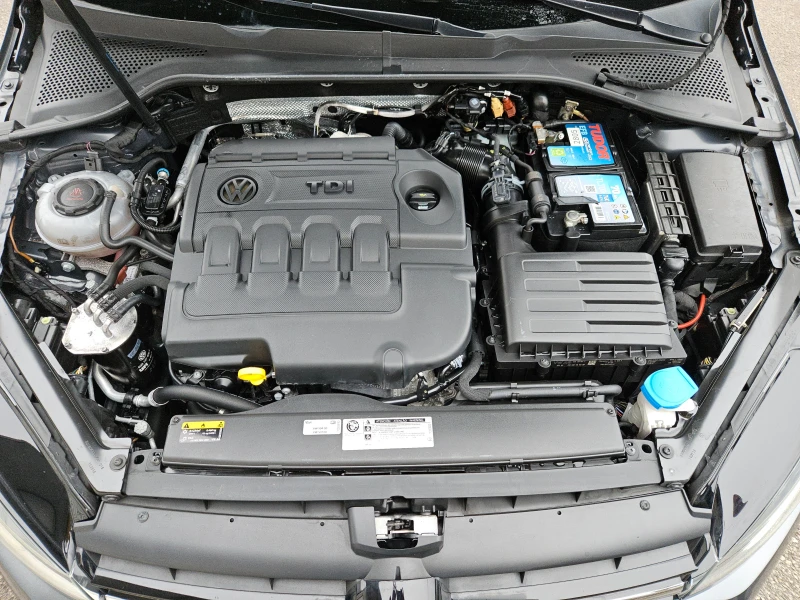 VW Golf 1.6TDI/HighLine/DSG/ДИСТРОНИК/LED/CARPLAY/БЛУТУТ, снимка 8 - Автомобили и джипове - 53259606