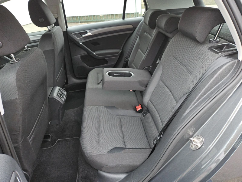 VW Golf 1.6TDI/HighLine/DSG/ДИСТРОНИК/LED/CARPLAY/БЛУТУТ, снимка 16 - Автомобили и джипове - 53259606