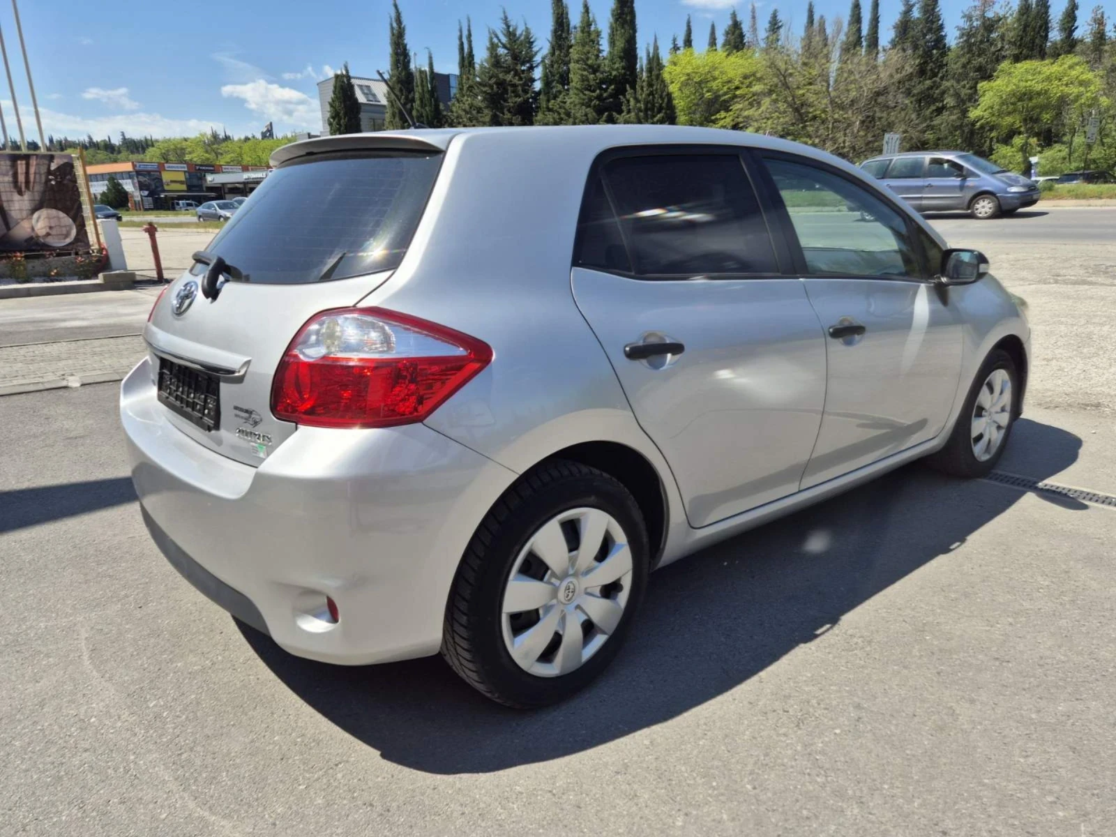 Toyota Auris 1, 3 benzin 4 cilindara 99 hp - изображение 6