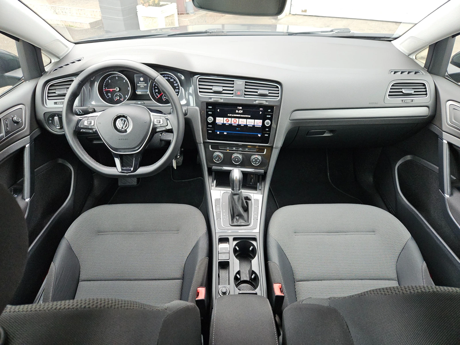 VW Golf 1.6TDI/HighLine/DSG/ДИСТРОНИК/LED/CARPLAY/БЛУТУТ - изображение 10