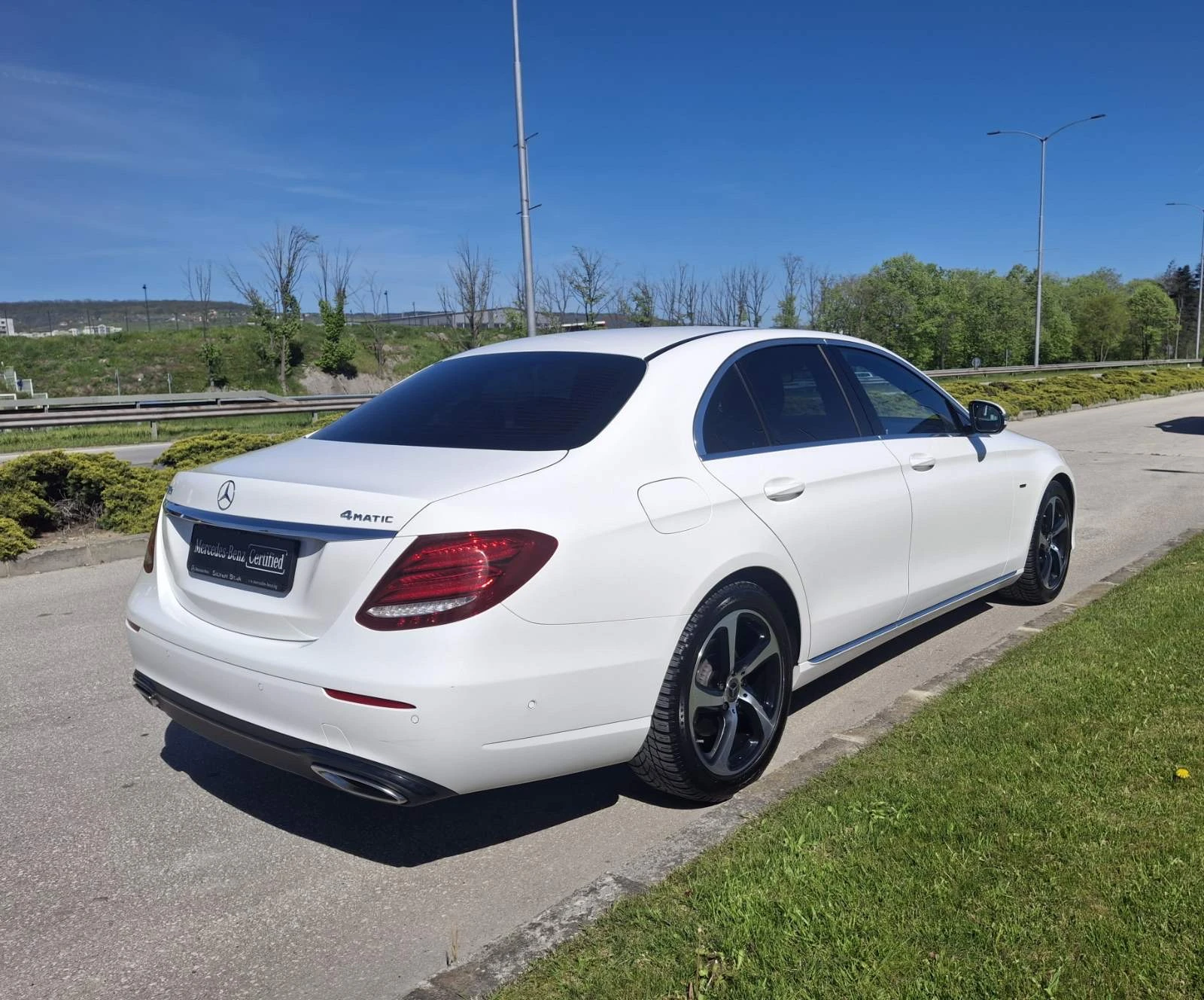 Mercedes-Benz E 200 4MATIC, снимка 4 - Автомобили и джипове - 54333264