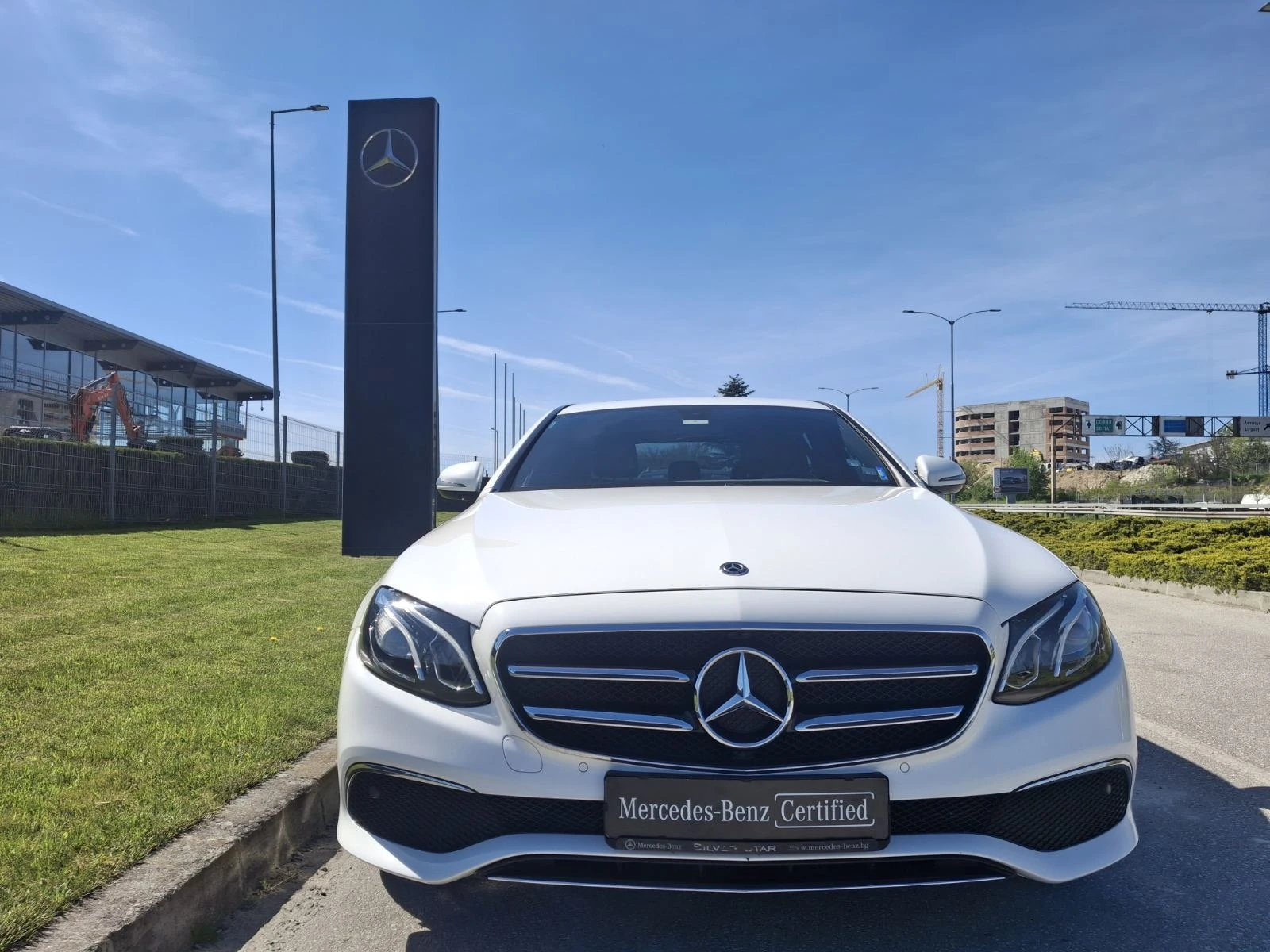 Mercedes-Benz E 200 4MATIC, снимка 2 - Автомобили и джипове - 54333264