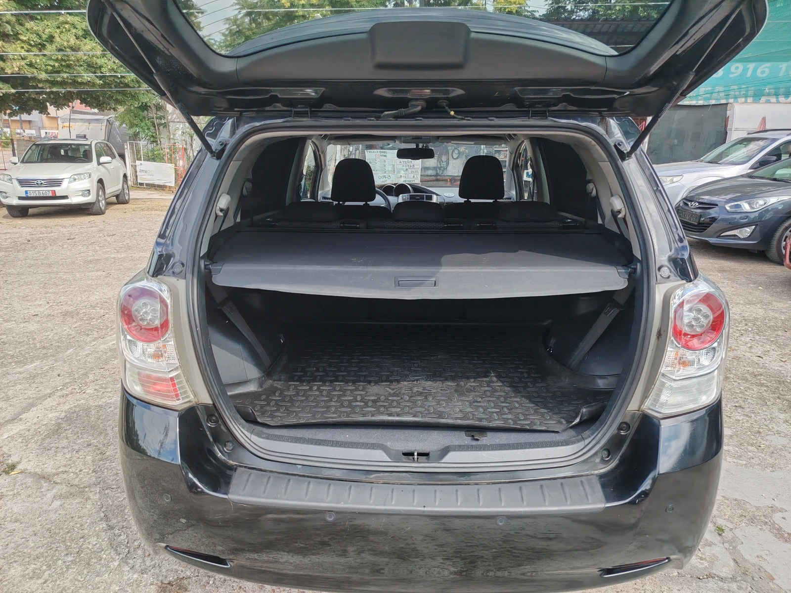 Toyota Verso 1.8 VALVE MATIC, снимка 8 - Автомобили и джипове - 55216596