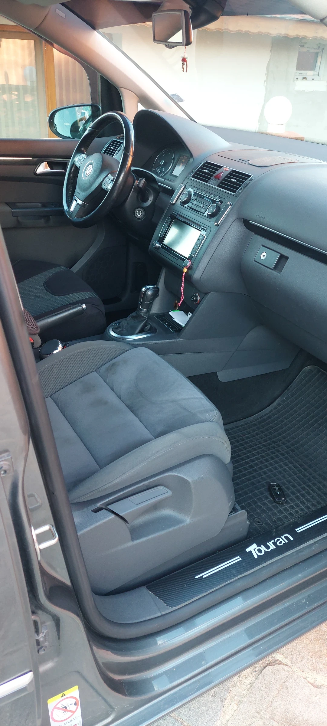 VW Touran 2.TDI, снимка 5 - Автомобили и джипове - 55420635