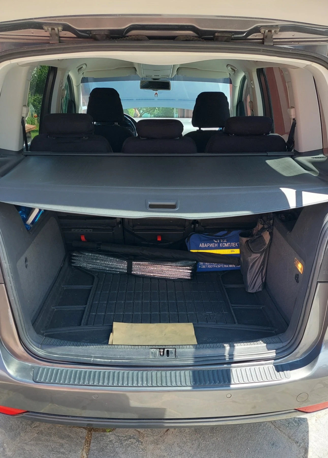 VW Touran 2.TDI, снимка 14 - Автомобили и джипове - 55420635