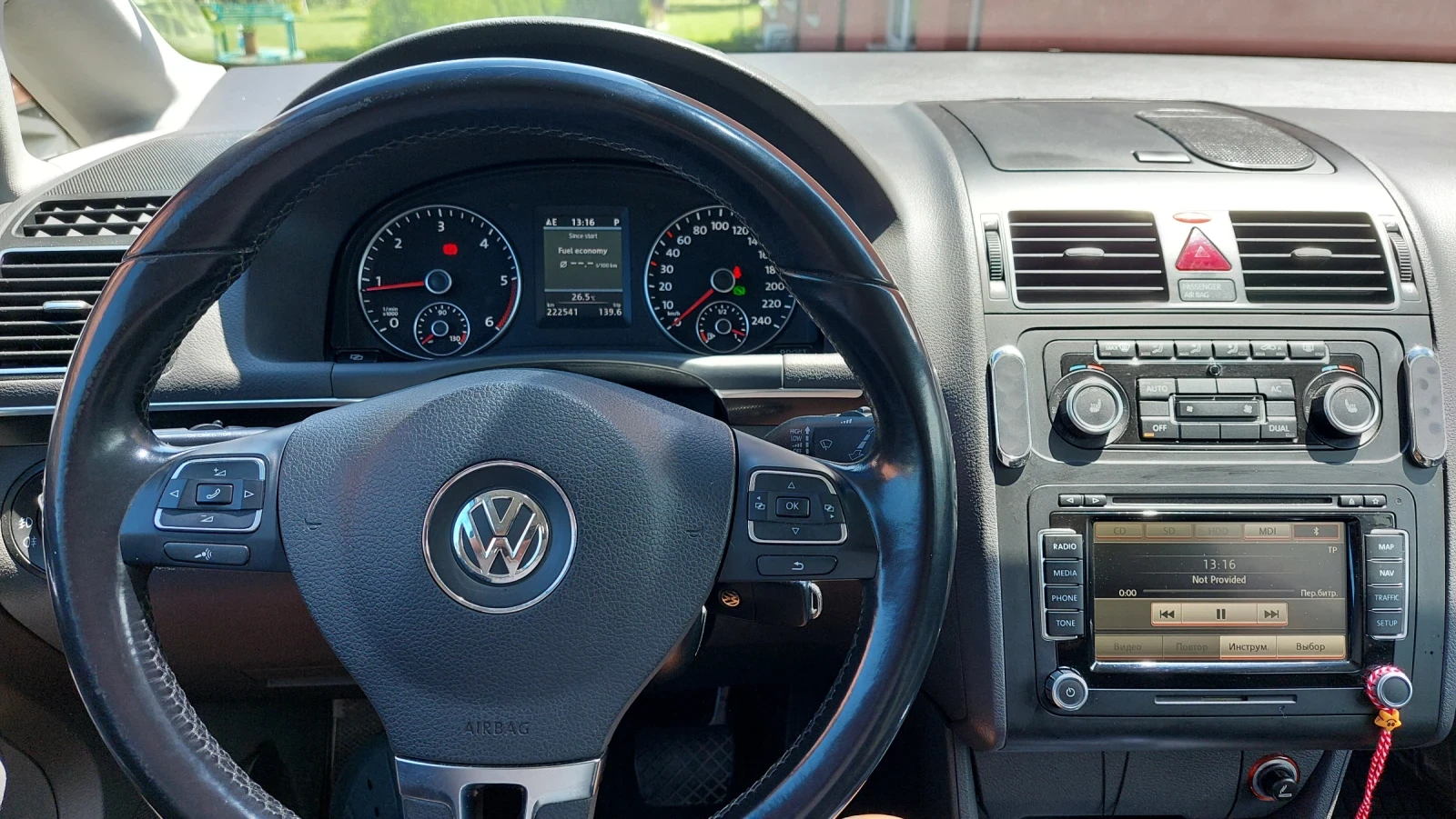 VW Touran 2.TDI, снимка 8 - Автомобили и джипове - 55420635