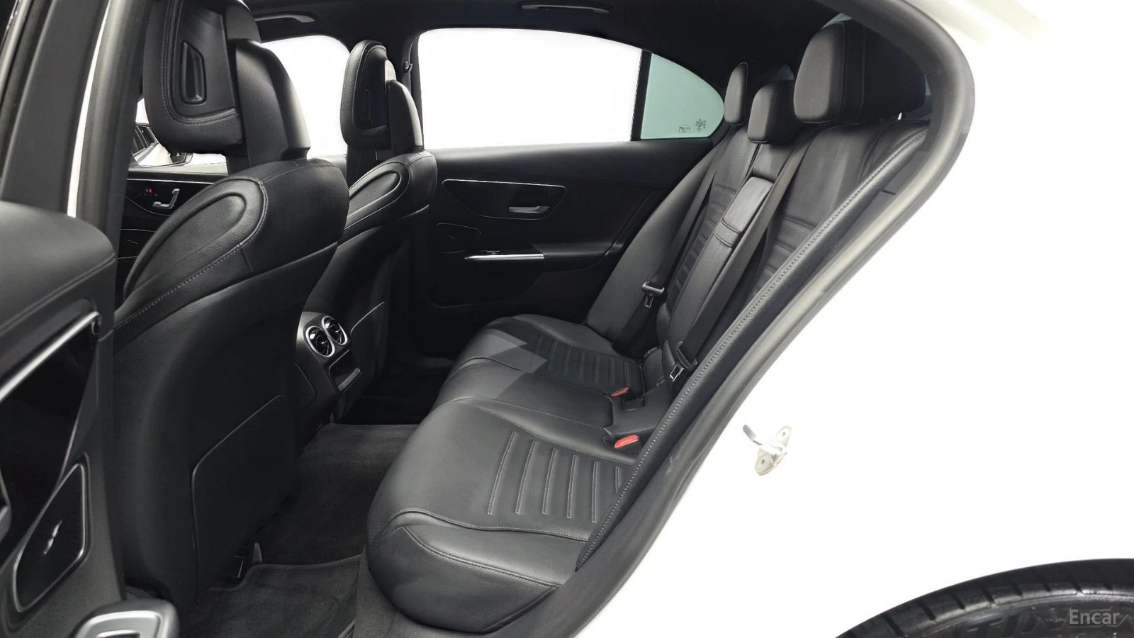 Mercedes-Benz C 300 4MATIC* AMG-LINE* DISTRONIC* 360* КАМЕРА* HUD* , снимка 10 - Автомобили и джипове - 55640561