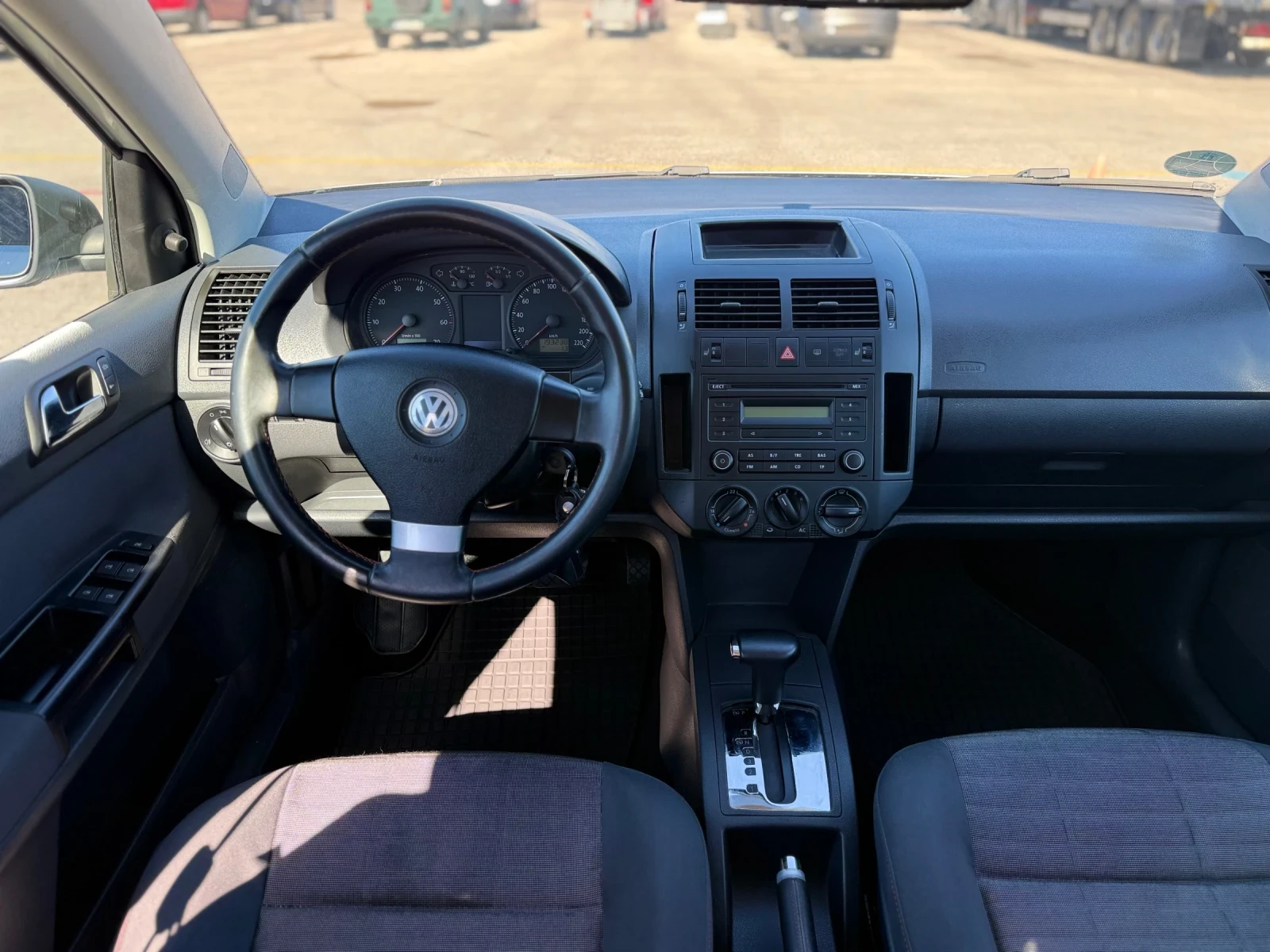 VW Polo 1.4i Germany Automatic, снимка 8 - Автомобили и джипове - 56359169