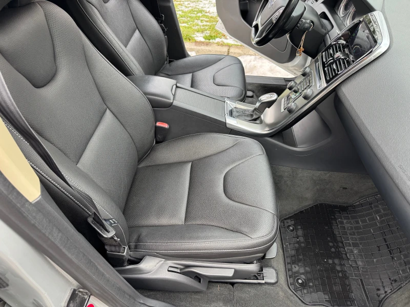 Volvo XC60, снимка 16 - Автомобили и джипове - 53097595