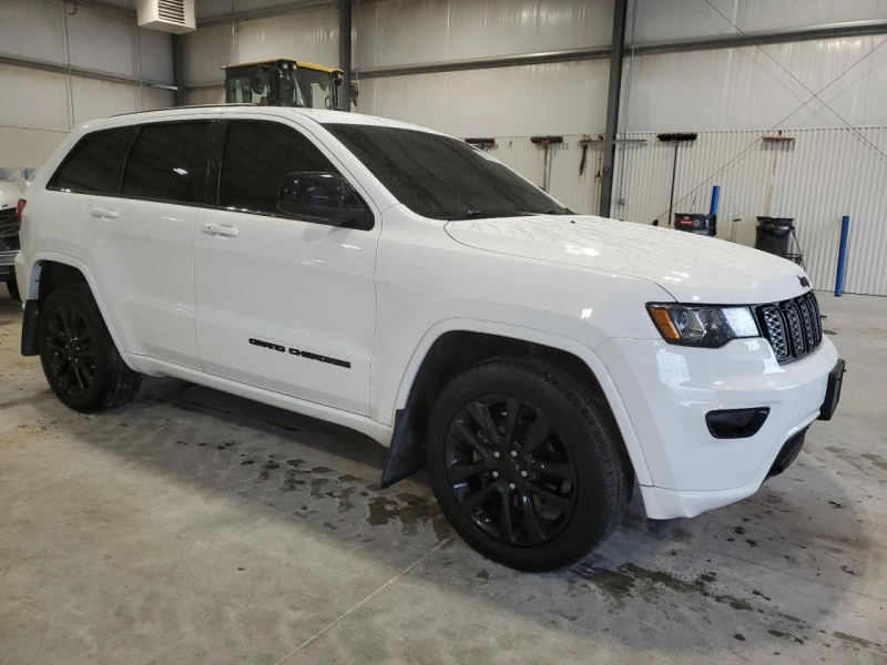 Jeep Grand cherokee 3.6V6* 4X4* LAREDO, снимка 2 - Автомобили и джипове - 53221352